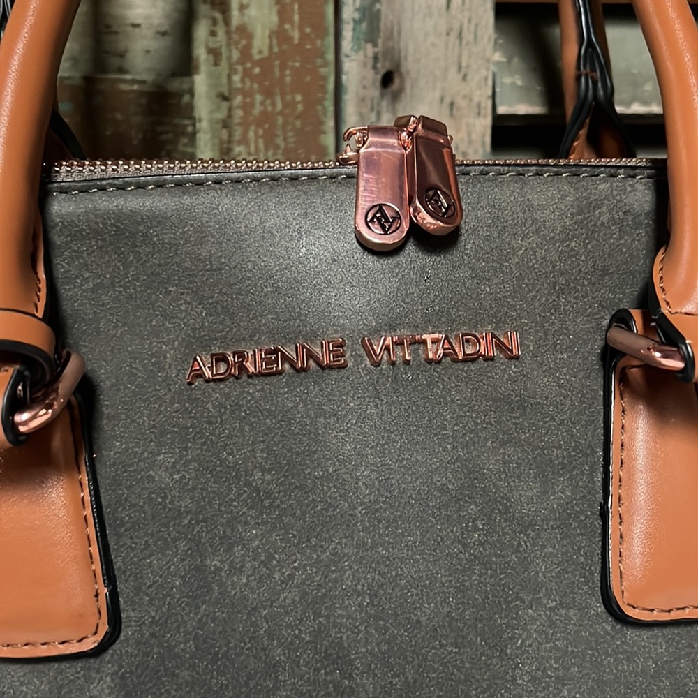 Adrienne Vittadini Dome Handbag Sachtel - Picture 2 of 12